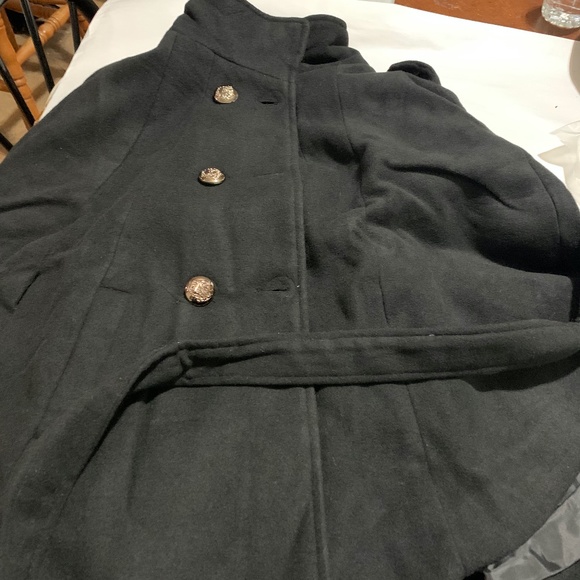 Women's Cape-Style Coat with Bat Sleeves - Picture 7 of 8